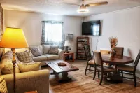 REDUCED PRICE CLEAN! Salty Marsh Lodge Fishing and Hunting Getaway Newly Updated