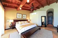 Beachfront Palms Villa on Flamingo Beach - PRIVATE Home at 5 Star Resort!