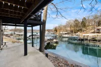 Beautiful spacious lake front home in quiet cove with dock