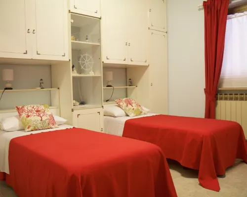 Domus Palombi - Large apartment 200 m from the station and 700 m from the sea فنادق في لادیسپولی