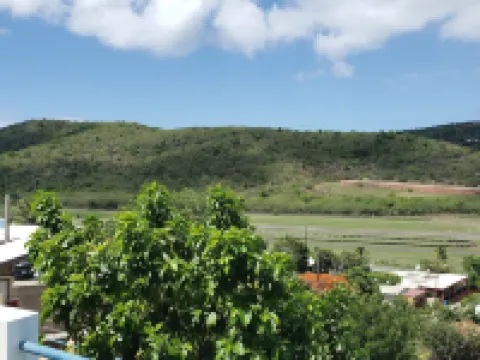 Spacious 3 bedroom 2 bath home close to town Hotels in Culebra