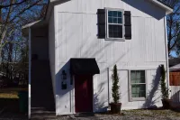 Loft Mckinney is an upstairs studio efficiency apartment seven blocks from - 2 Sao