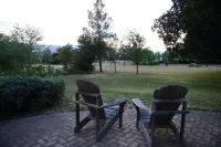 Silver Star Road Suites - Detached Two Bedroom Suite