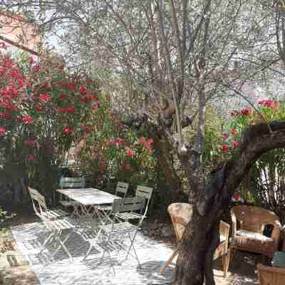 LAMAOLILOU Hotel Exterior