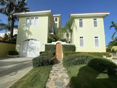 The Mansion at Casa Aguas Azules - 3-Bedroom Beachfront Villa with Pool