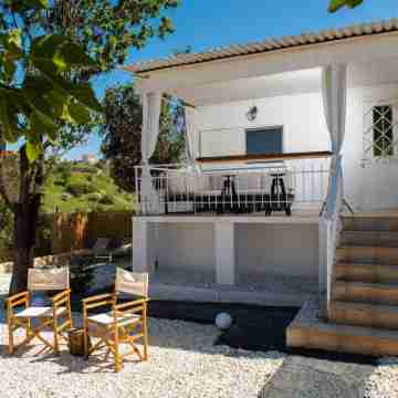 Grand Seaview Retreat - walk to the beach Hotel Exterior