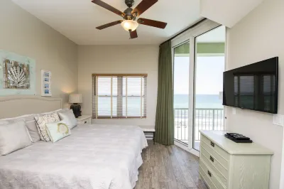 Professionally Designed Top-Floor Beachfront Condo Hotels near Destin-Fort Walton Beach Convention Center