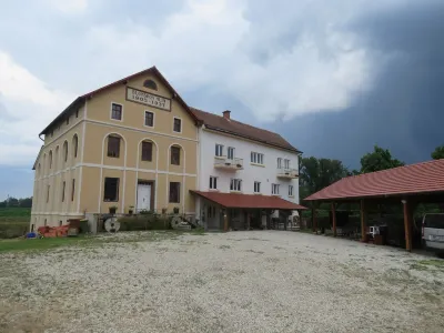 .3 Bed Mill House in the countryside attached to a 100 year old flour mit