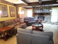 Specious and Cozy Ranch home  with moonlight windows  near Stone Mountain Park Hotel a Mountain Park