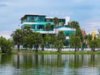 The Beverly Hills Hotel Hotels near Bung Ta Lua Park