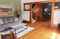 “The Frank” Townhouse in McCook Hotels in Mccook