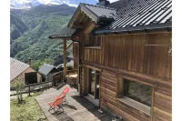 Chalet with nice view, garden and hot tub. Ideal for skiing and cycling! Hotels near Galibier Brewery