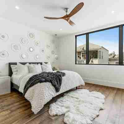 Live the Penthouse Dream – Luxe, Views & Vibes in Iconic North Beach Rooms