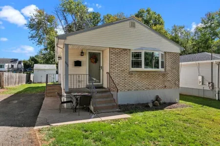 Updated ranch Home 4 minutes from the beach on a quiet end street.