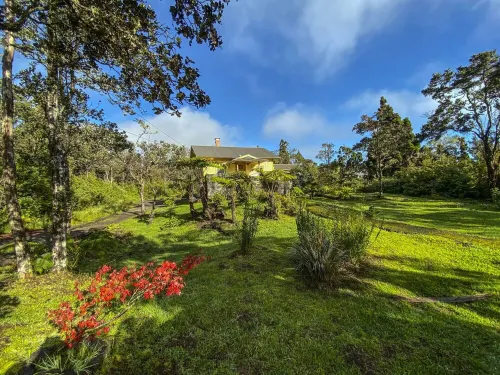 Volcano Village Historic Col-Villa