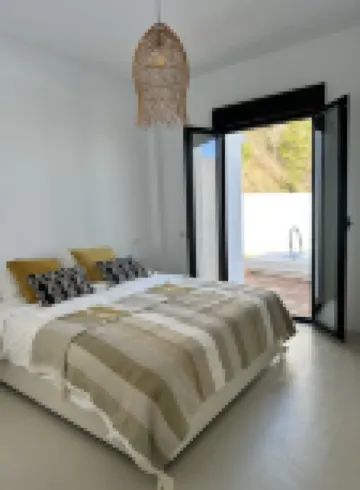 4 person vacation home with stunning sea and mountain views! Hotels in Sayalonga