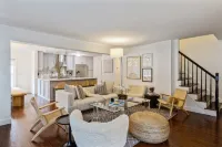 Beautiful Springs Home Recently Redesigned - Gunite Pool - 5 Bedrooms!