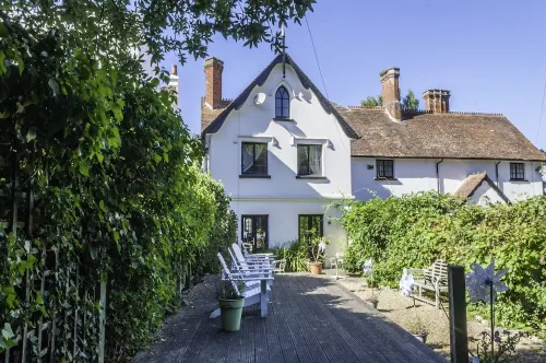 Four Bedroom Holiday House Bembridge - 200 Yards From Beach - Good Reviews.