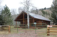 2/2 Cabin with Loft Nestled next to National Forest Hotels near Grand Teton National Park