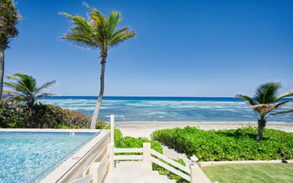 Coral Loft 4BR + 1 BR Oceanfront Villa w/ Private Pool & Beach in Grand Cayman