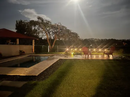 2 Bedroom House with Private Pool near Balneario Beach! Отели в г. Пунтас