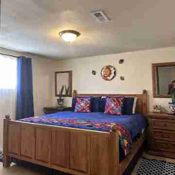 Adobe House Close to Downtown, Opera, and Historic Plaza Rooms