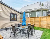 Modern Cozy Cottage 2mins from lake/family friendly w fire pit! 1hr from Toronto