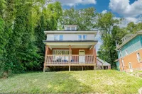 Awesome House, 5 minutes to DT, 2 miles to Stadium and Ruby Memorial! モーガンタウン公共図書館周辺のホテル