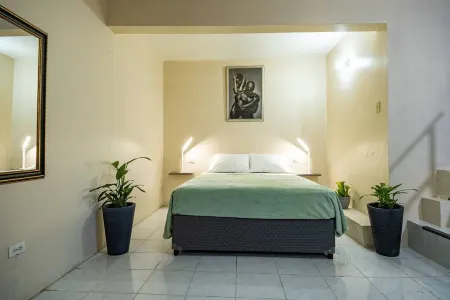 Charming studio in enchanting Montego Bay with WiFi, AC