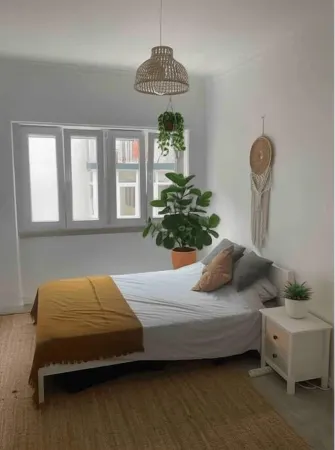 Apartamento com Terraço e 3 Quartos, 200 Metros da Praia Отели рядом со станцией Pragal