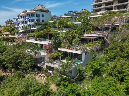 Oceanfront Luxury with Private Pool in Puerto Escondido