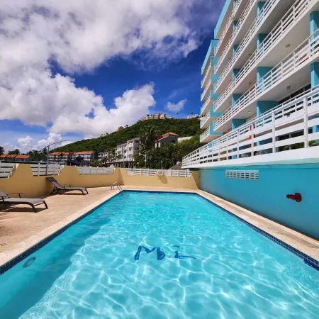 Luxury Oceanfront Studio • Stunning Views • Pool • Balcony + Free Parking