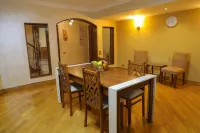 The villa has 3 bedrooms,3 bathrooms,a dining area, and a patio with garden view