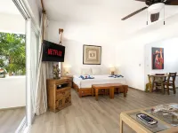 Chac Hal Al, Casa Calandria lovely studio steps from the beach. Hotels in Puerto Aventuras