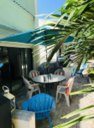 SPECTACULAR SUNSETS AND FRESH OCEAN BREEZE AWAIT YOU IN ISLAMORADA, FLORIDA!