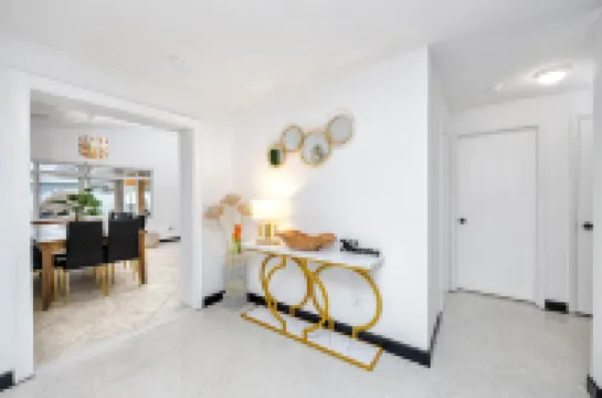 Poolside Paradise close to Clearwater 5br 2bath sleeps 12 with heated pool