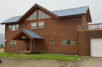 Getaway retreat overlooking beautiful Curlew Lake