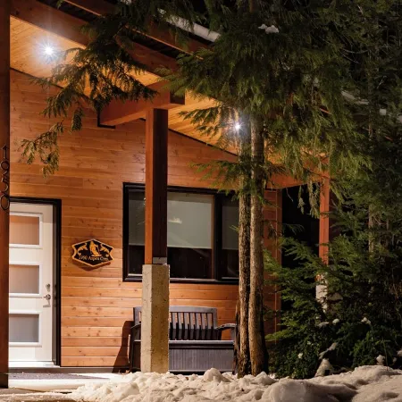 Aspen Adventure House - Luxury Suite - 2 minutes from Revelstoke Mountain Resort