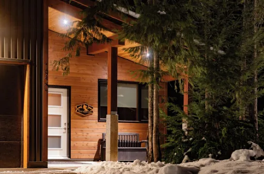 Aspen Adventure House - Luxury Suite - 2 minutes from Revelstoke Mountain Resort