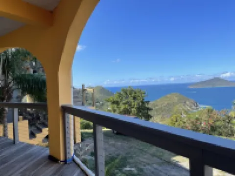 Breathtaking Island Views, Excellent Proximity to Major Beaches and More Hotels in Northside