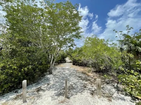 Villa Diez, Pool & Boat Charters Отели рядом с достопримечательностью «Turks and Caicos Map Mural»