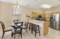 Paradise at Tower Lake 6 bedrooms with swimming pool/spa and movie theater