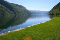 Øydvinstod Hyttegrend located by the untouched Osafjord.A lovely Romantic place. Hotels in Ulvik