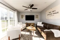 Creekside Getaway - Close to DT & Lake