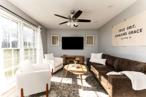 Creekside Getaway - Close to DT & Lake