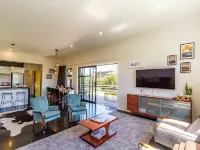 Large & cosy mid century modern Mountain luxury