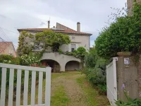 Maison de Campagne Отели в г. Сент-Этьен-де-Фонбеллон