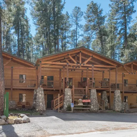 Upper Canyon Inn & Cabins