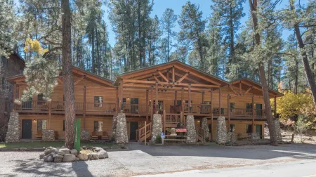 Upper Canyon Inn & Cabins