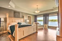 Spectacular Duck Creek Waterfront Retreat w/ Dock! -  Privatzimmer